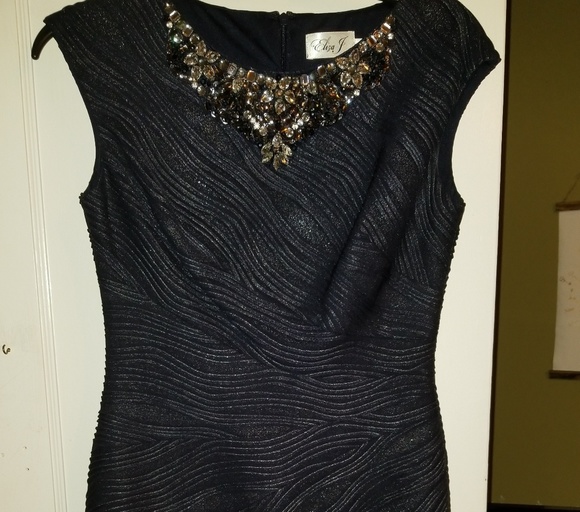 Dress - Picture 1 of 4